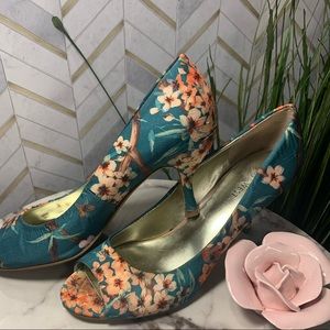 Floral heels with open toe